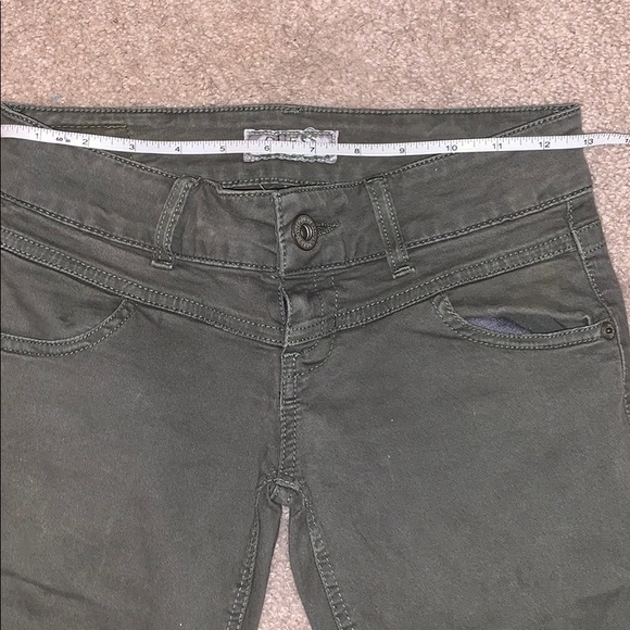 Cute Guess capris! - Picture 6 of 8